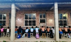 世俱杯注册网站:铁皮房、土操场，这里有一座“筑梦”摔跤馆
